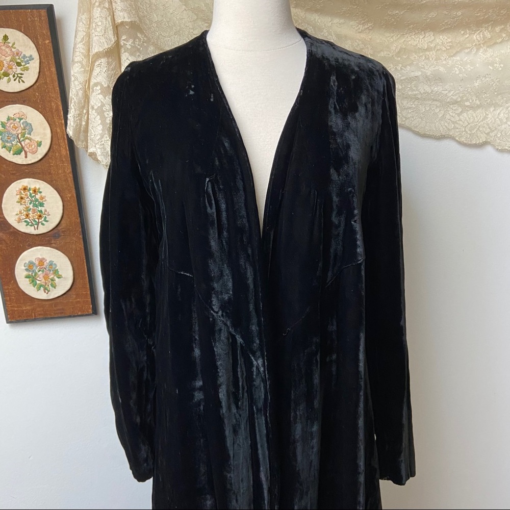 1930’s Velvet Opera Coat - Picture 5 of 13